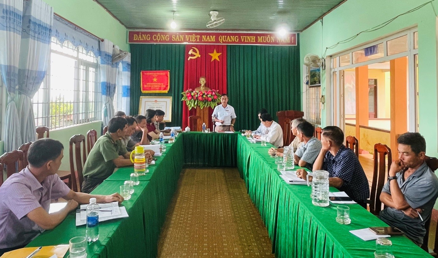 Hội nghị đối thoại, vận động các đối tượng vi phạm tự nguyện chấp hành các quyết định cưỡng chế buộc thực hiện biện pháp khắc phục hậu quả của Chủ tịch UBND huyện đối với các trường hợp lấn chiếm đất khu vực 7.000 m2 tại thôn 2, xã Ea Nam